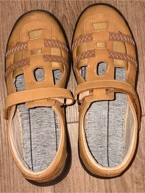 Surefit Mary Jane style shoes W6.5